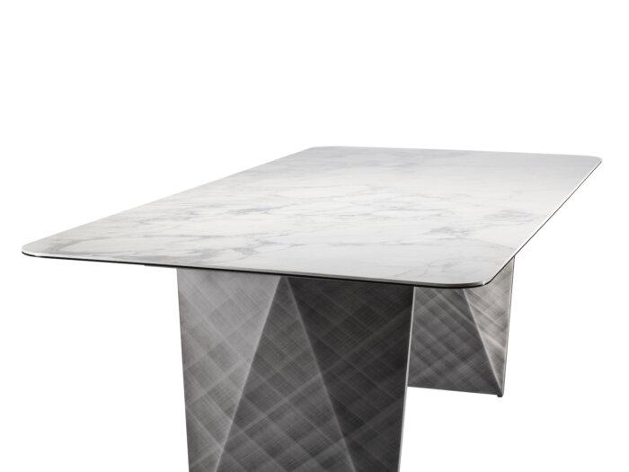 Isola Table